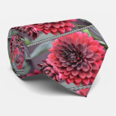 Blühende rote Dahlien Krawatte (Gerollt)