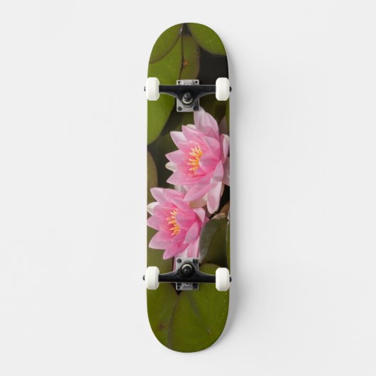 Blühende Seerosen Skateboard (Vorderseite)