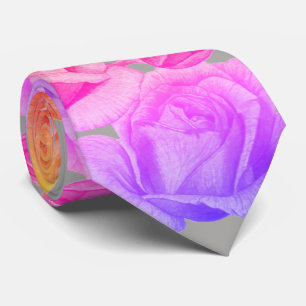 blühende und kühne Rose und Blütenknospen Krawatte