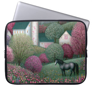 Blühende Wiesen-Hügel-Hof Pferdefarm Laptopschutzhülle