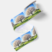 Blühender Apfelbaum im Frühling Satinband (Rückseite)