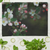Blühender Apfelbaum, launischer Frühling Geschirrtuch (Gefaltet)