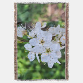 Blühender Baum im Frühling Rumänien – Blütenfotogr Decke (Vorderseite Vertikal)