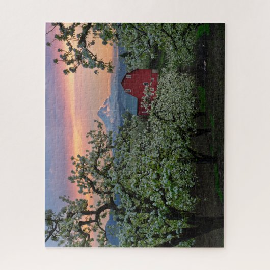 Blühender Birnengarten mit Stall in der Nähe des M Puzzle (Vertikal)