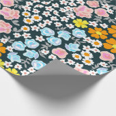 Blühender Garten mit Rose und Wildblumen. Vintag Geschenkpapier (Ecke)