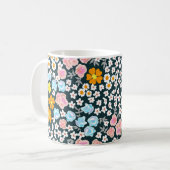 Blühender Garten mit Rose und Wildblumen. Vintag Kaffeetasse (Vorderseite Links)