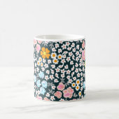 Blühender Garten mit Rose und Wildblumen. Vintag Kaffeetasse (Mittel)