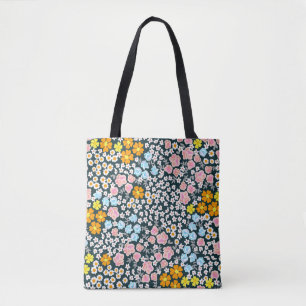 Blühender Garten mit Rose und Wildblumen. Vintag Tasche