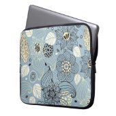 Blühender Herbst: Elegantes saisonales Design Laptopschutzhülle (Vorderseite Links)