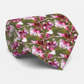 Blühender Redbug mit Ladybug Krawatte (Gerollt)