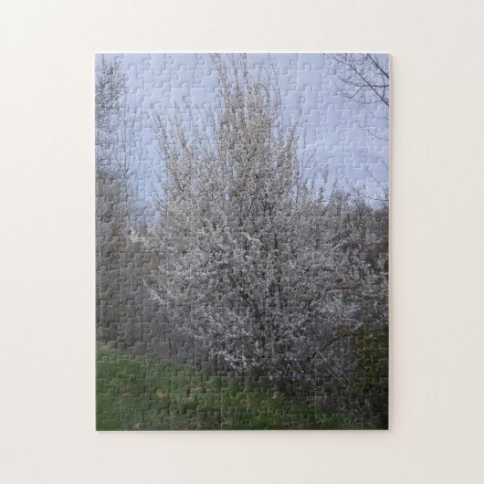 blühender weißer Baum auf dem Fluss Boise Puzzle (Vertikal)