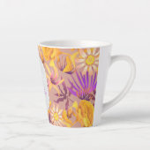 Blühendes mystisches Blumenmonogramm Brauner Latte Milchtasse (Rechts)