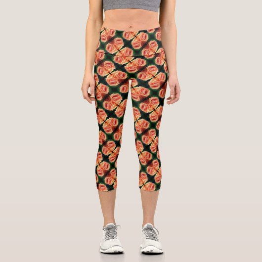 Blühendes Peach Rose Abstraktes Muster Capri Leggings (Vorderseite)