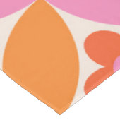 Blume auf rosa orangefarbenen Kreisen des Mittelze Tischdecke (Schrägansicht)