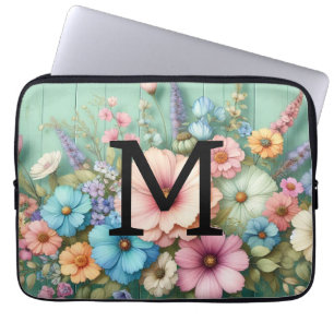 Blume aus aquamarinem Holz in Monogramm Laptopschutzhülle
