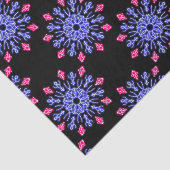 Blume aus blauem und rotem Neon Seidenpapier (Ausschnitt)