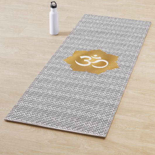 Blume aus Gold und Weiß mit Ohm-Symbol Yogamatte (Beispiel)