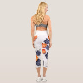 Blume aus handgefertigten Frühlingstoffen, orange Capri Leggings (Rückseite)