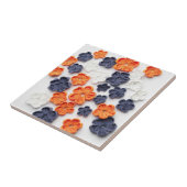 Blume aus handgefertigten Frühlingstoffen, orange Fliese (Seite)