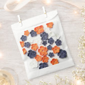 Blume aus handgefertigten Frühlingstoffen, orange  Geschenktütchen (Ausgeschnitten)