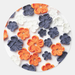 Blume aus handgefertigten Frühlingstoffen, orange  Runder Aufkleber