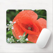 Blume aus Mohn in grüner Vegetation Mousepad (Mit Mouse)