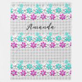 Blume aus Papierneon auf einem grauweißen Schachbr Fleecedecke (Vorderseite)