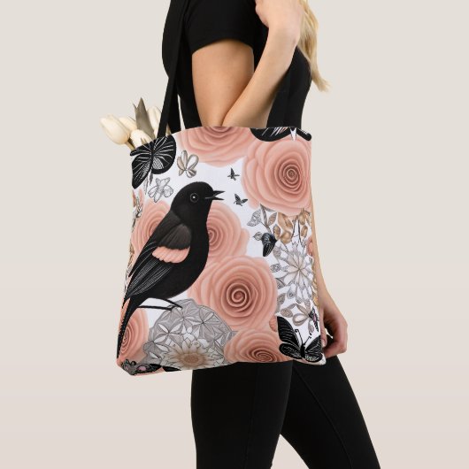 Blume aus Pfirsich und Kohle, Robin und Schmetterl Tasche (Von Nahem)