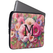 Blume aus rosa Holz mit Monogramm Laptopschutzhülle (Vorne Rechts)
