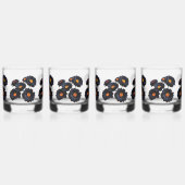 Blume aus schwarzem Samt Whiskyglas (Links)