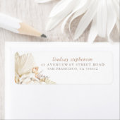 Blume aus weichem Pastell und Blätter aus getrockn (Insitu)