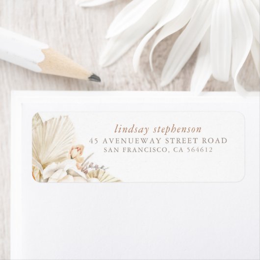 Blume aus weichem Pastell und Blätter aus getrockn (Insitu)