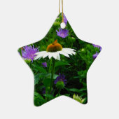 Blume aus weißem Kon, violette Blumen und Motte Keramik Ornament (Rechts)