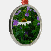 Blume aus weißem Kon, violette Blumen und Motte Silbernes Ornament (Rechts)