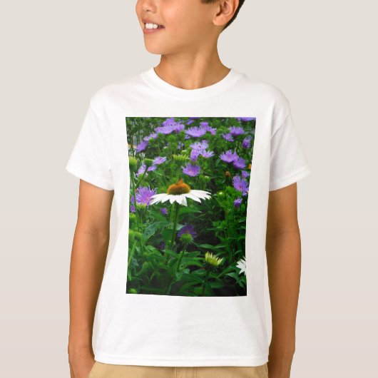 Blume aus weißem Kon, violette Blumen und Motte T-Shirt (Vorderseite)
