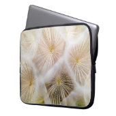 Blume aus weißem Löwenzahn Laptopschutzhülle (Vorderseite Links)