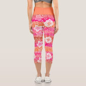 Blume aus weißem Paisley auf heißen rosa, orangefa Capri Leggings (Rückseite)
