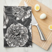 Blume aus weißem Pfirsich auf dunkelgrau Geschirrtuch (Viertel Falte)