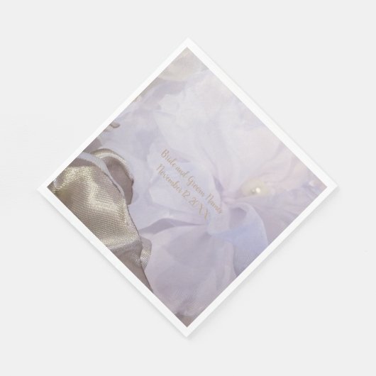 Blume aus weißer Seide mit Perle Serviette (Ecke)