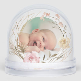 Blume bilden den Rahmen für die Taufe Schneekugeln