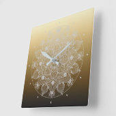 Blume, Blätter, White Lace Floral Mandala auf Gold Quadratische Wanduhr (Winkel)