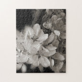 Blume blüht in Schwarz und Weiß Puzzle (Vertikal)