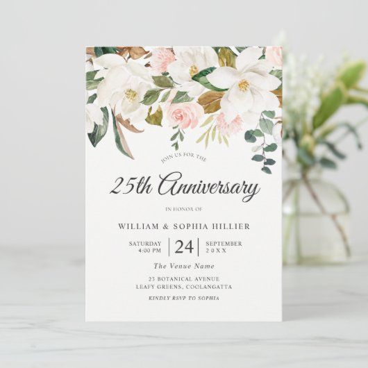Blume Blush & White 25. Hochzeitstag Einladung (Stehend Vorderseite)