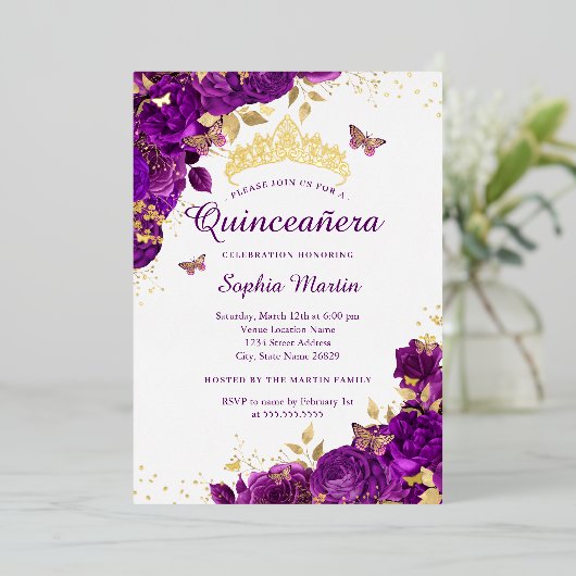 Blume Butterfly Elegantes Lila Quinceanera Folieneinladung (Stehend vorne)