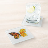 Blume Butterfly mit gelbem Kalifornien-Mohn Glasuntersetzer (Schrägansicht)