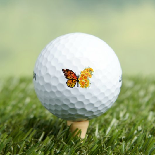 Blume Butterfly mit gelbem Kalifornien-Mohn Golfball (Insitu T-Shirt)