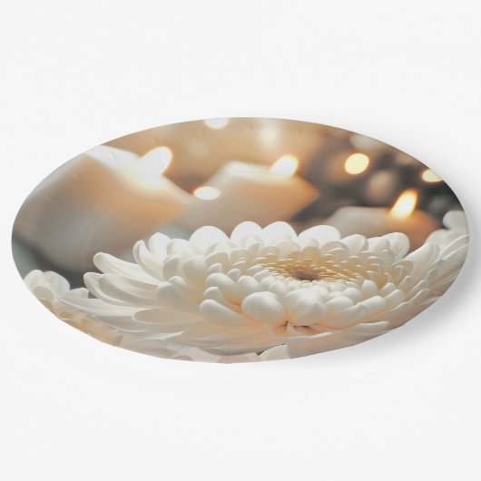 Blume Chrysanthemum und Kerzen Pappteller (Schrägansicht)