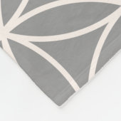 Blume der Leben-Creme auf grauem Muster Fleecedecke (Ecke)