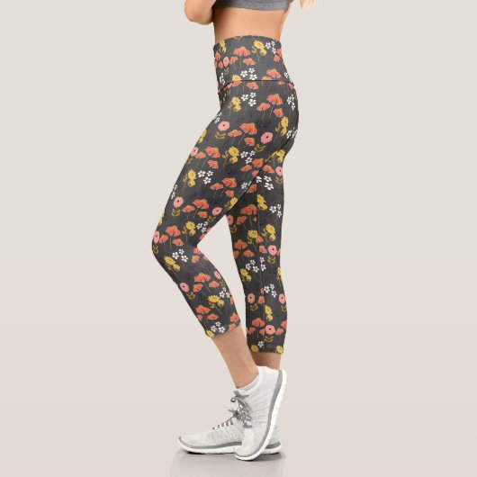 Blume der orangen und gelben Doodle Capri Leggings (Links)
