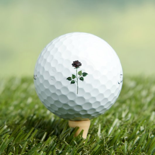 Blume der schwarzen Rose Golfball (Insitu T-Shirt)